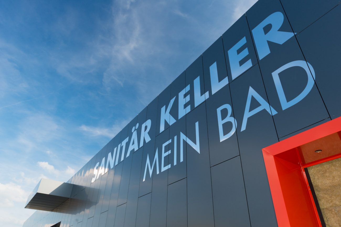 Über den Digitaldruck, den wir übrigens derzeit nach ökologischen Gesichtspunkten neu ausrichten, entstand die Folienbeschriftung und die Fahrzeugwerbung.