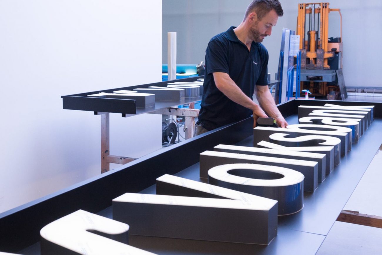 Profilbuchstaben Leuchtschrift