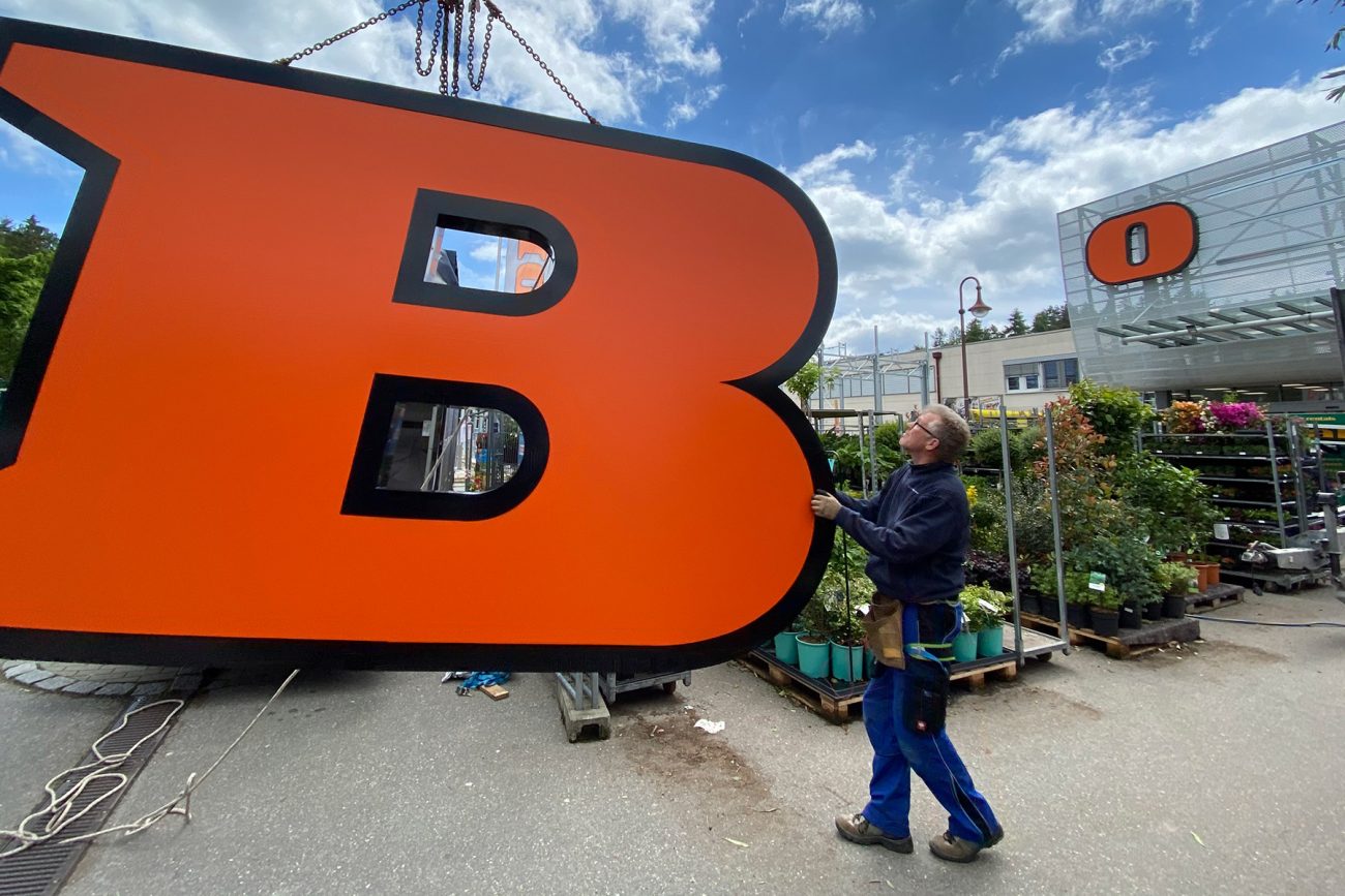 Obi Überlingen Leuchtwerbung Montage